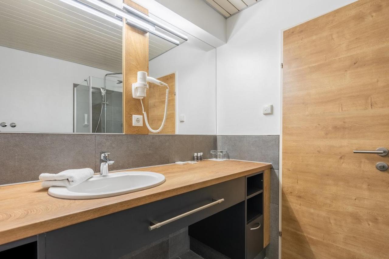 Das Reinisch Just Rooms Schwechat Eksteriør billede
