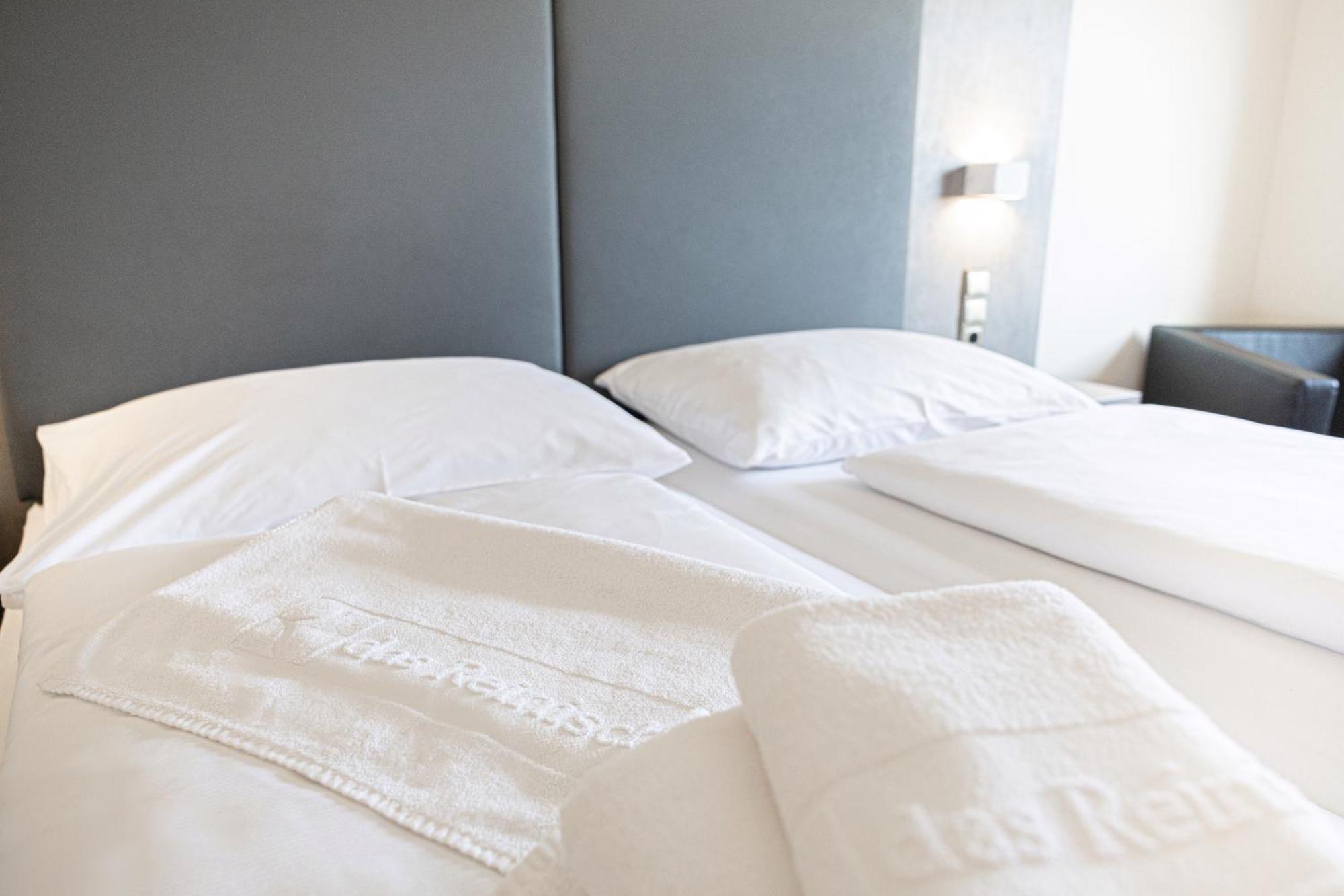 Das Reinisch Just Rooms Schwechat Eksteriør billede