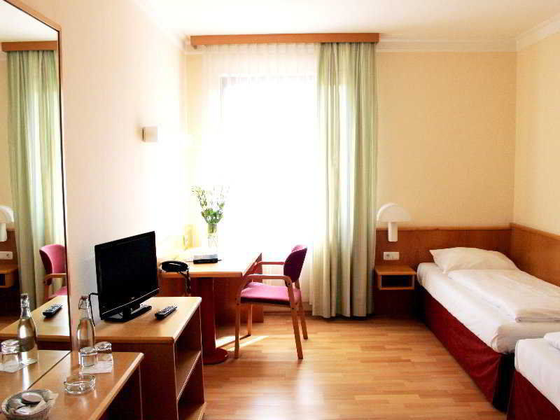 Das Reinisch Just Rooms Schwechat Eksteriør billede